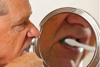 Personnes âgées en souffrance dentaire